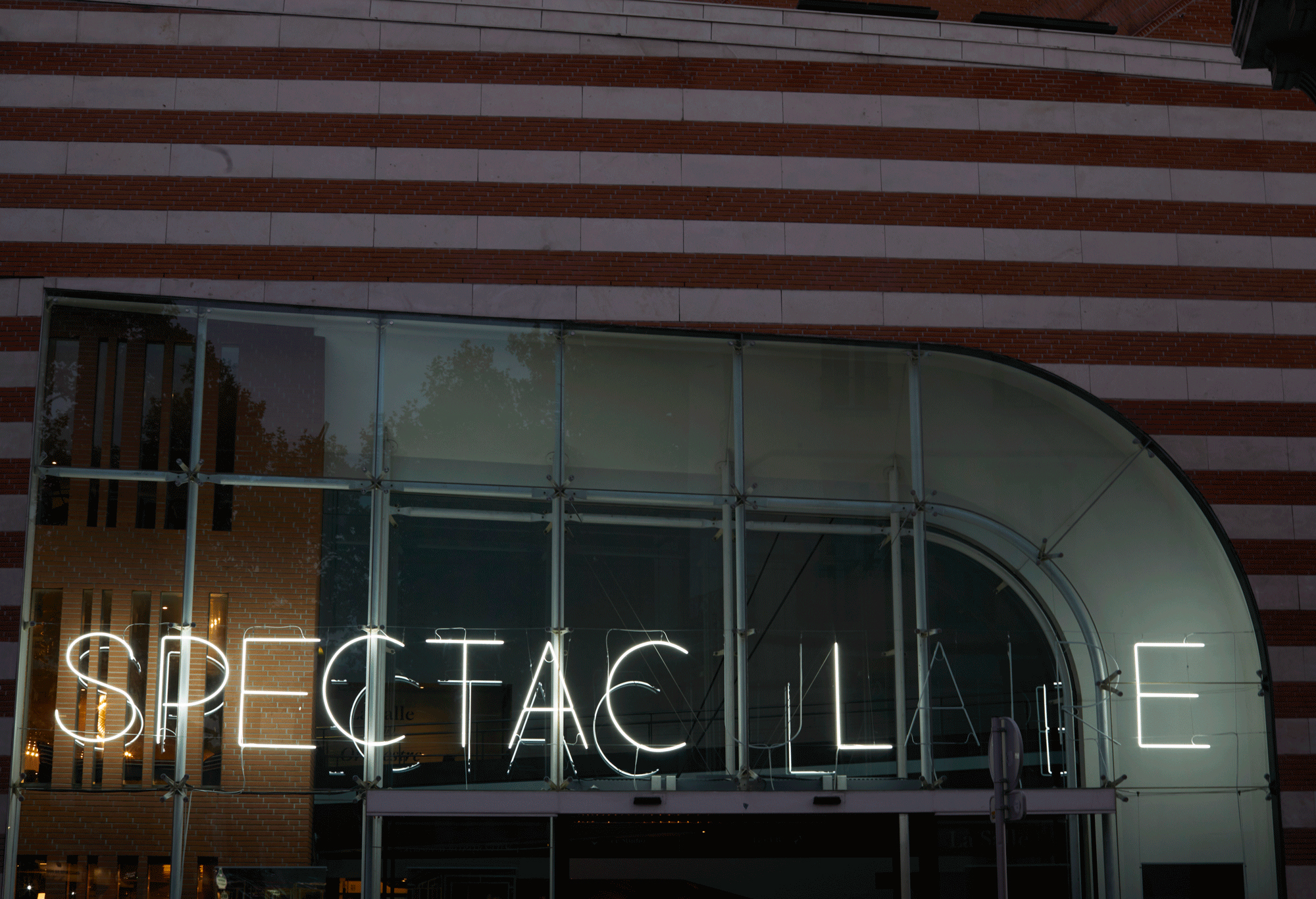SPECTACULAIRE