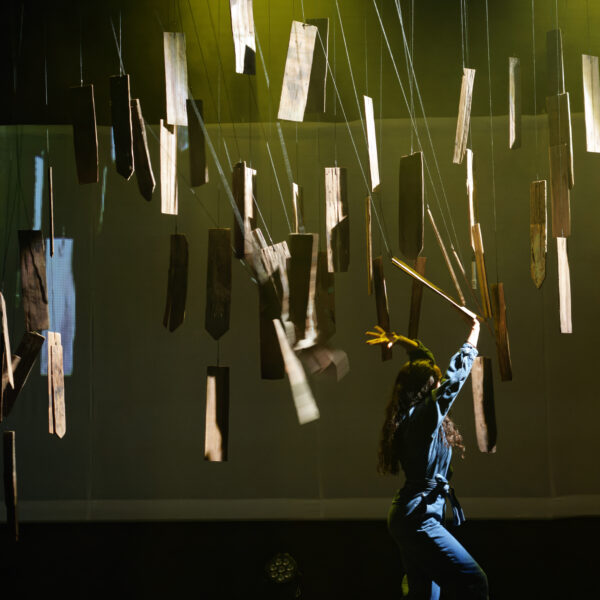 Bord de scène / Minga de una casa en ruinas